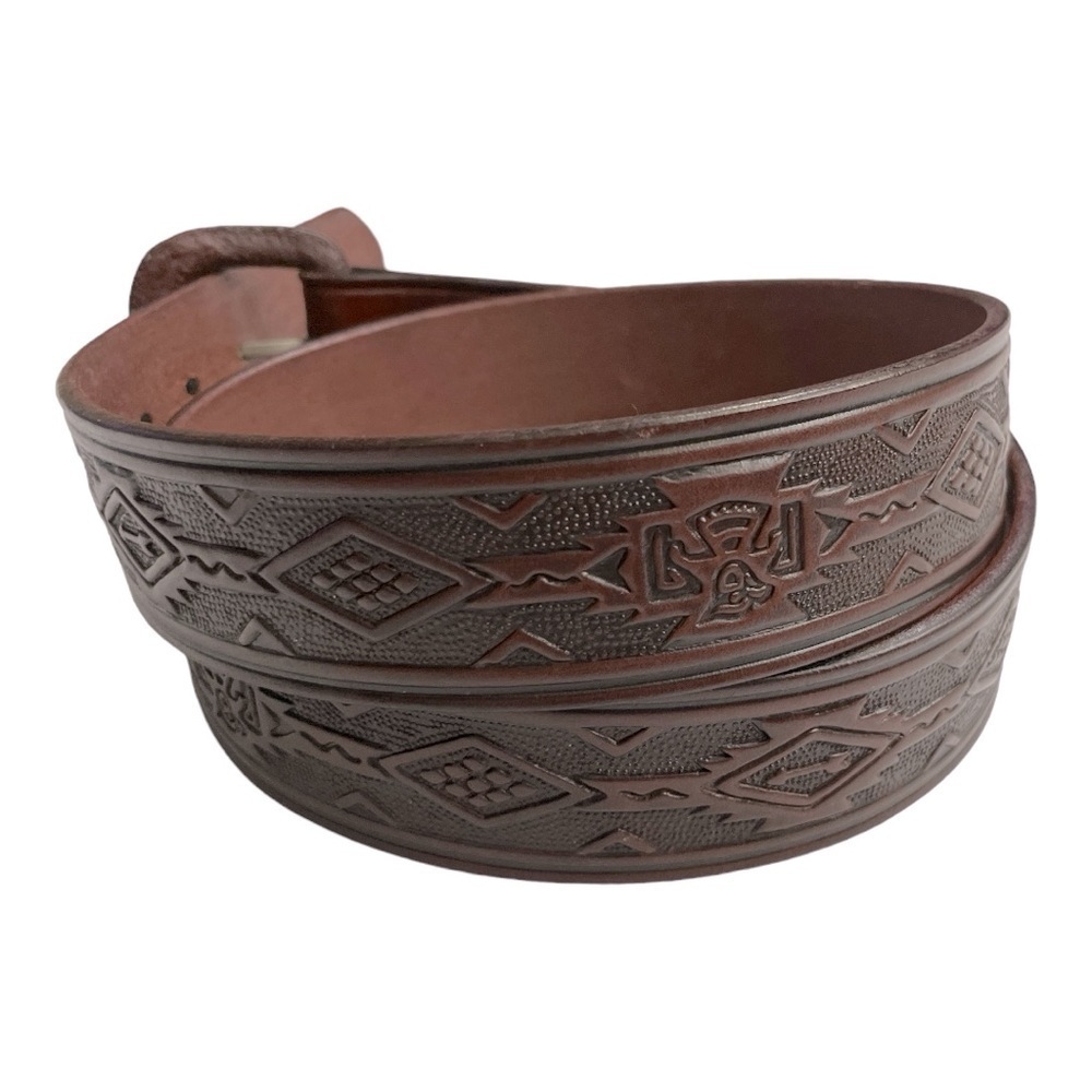 Aztec Embossed Oil
Tan Leather Belt
Brown - Cinto de Piel size 38 - Picture 3 of 12